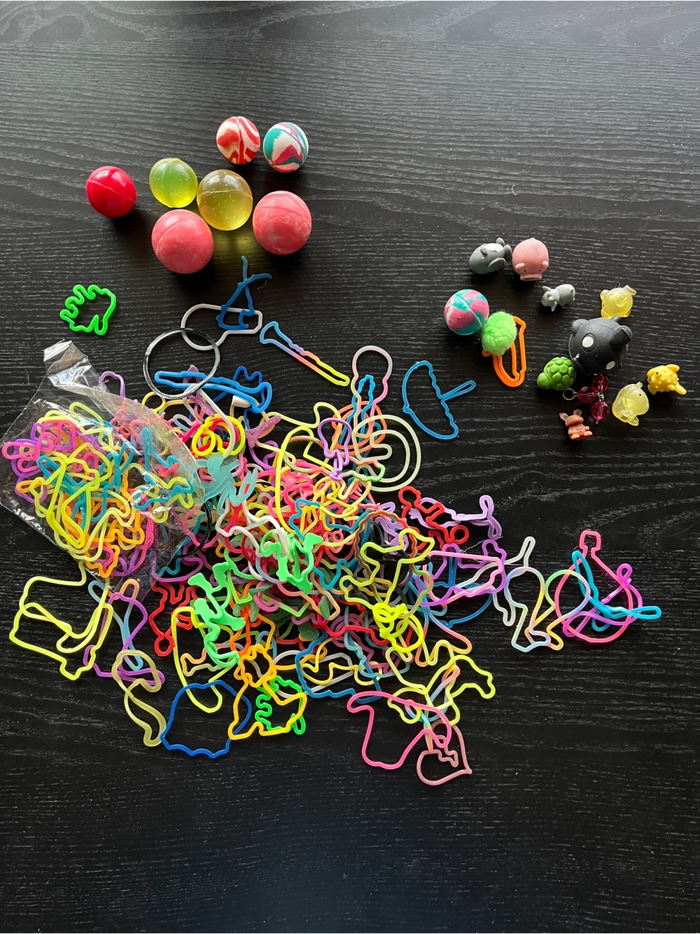 Huge Lot Silly Bandz Rubber Bands Bouncy Balls Pencil Toppers Y2K Toys - Picture 14 of 16